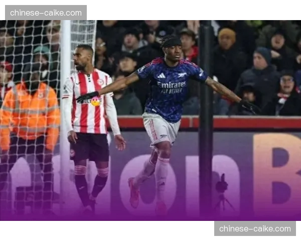 英超天王山之战，萨卡进球后因伤被换下，阿森纳被迫变阵